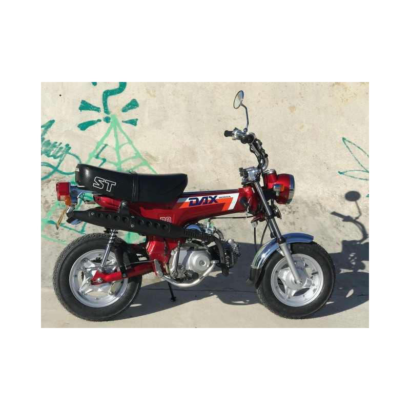 HONDA DAX ST70 6v 72cc 1985 Candy Red Rouge Occasion